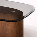 Cargar imagen en el visor de la galería, detalle de mesa de centro con estructura de madera y borde de vidrio
