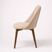 Silla de chenilla beige y madera maciza lateral