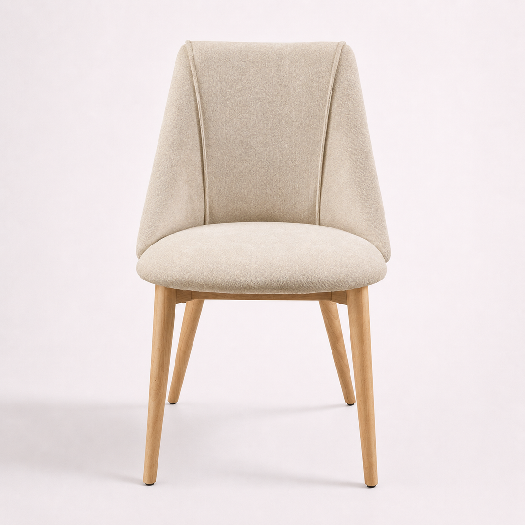 Silla de chenilla beige y madera natural frente